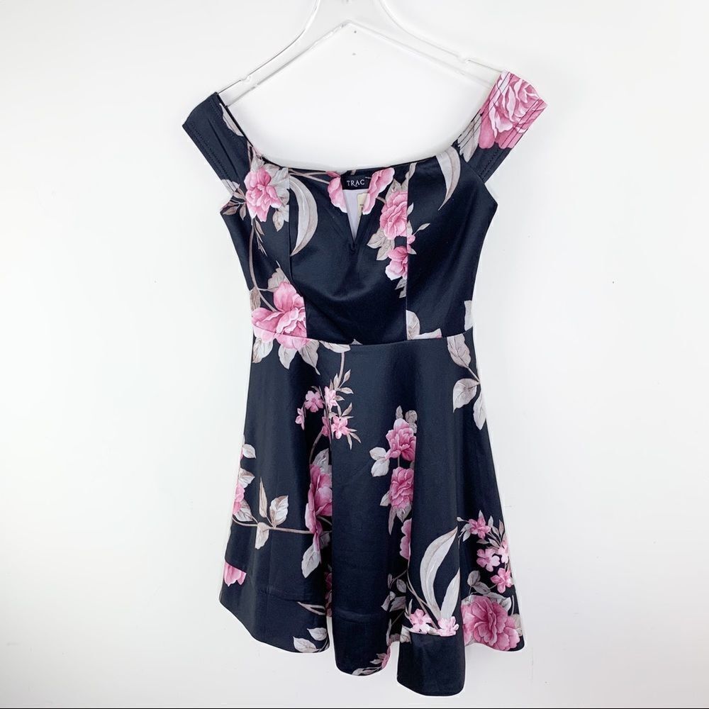 Trac Black/Pink Floral Off-the-Shoulder Skater Skirt w/“V” Detailing NWT Sz S